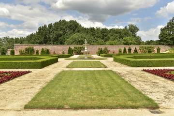 Les rectangles de pelouse au centre du Jardin à la Française au domaine du château de Gasbeek...
