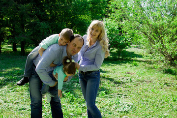 Fototapeta premium Portrait of a family of four outdoors.