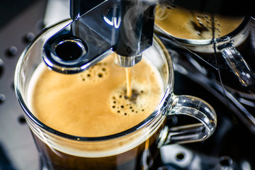 frisch gebrühter Kaffee (Kaffeevollautomat)
