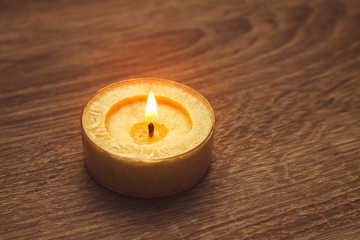 Obraz na płótnie Canvas Beautiful spa candle on wooden table close up