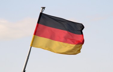 Deutschlandflagge am Bootsmast