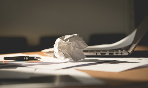 The paper was crumpled on the desk, it does not work out, a lot of stress and anxiety - Powered by Adobe