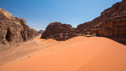 Fototapeta na wymiar Dune dans le désert du Wadi Rum
