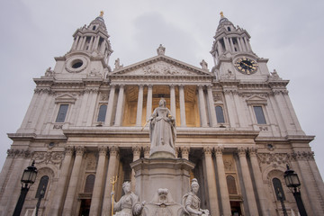 Fototapeta na wymiar St Paul’s Cathedral, the City in London, England