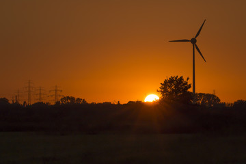Obraz premium Windrad im Sonnenuntergang