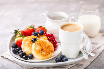 Cottage cheese pancakes with berries. Selective focus. Russian cheesecakes. Copy space