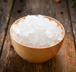 Fototapeta na wymiar rock sugar in wooden bowl