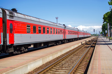 Obraz premium Arrival train on platform, public transport