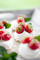 Mini pavlova
