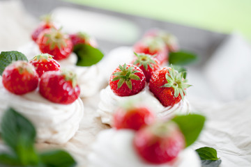 Mini pavlova