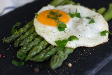 Asparagus with fried egg