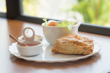 Scones with cheddar and bacon with Vegetable Salad