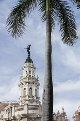 Fototapeta premium Turm des Grossen Theaters „Garcia Lorca“ in Havanna.