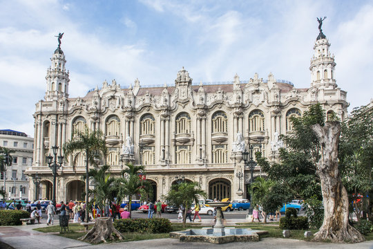 Fassade des Grossen Theaters &bdquo;Garcia Lorca&ldquo; in Havanna.