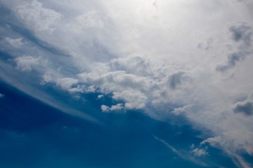 Fototapeta na wymiar The white cloud cloudscape in the blue sky.