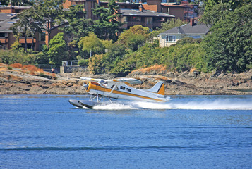 Obraz premium Seaplane taxiing foe takeoff