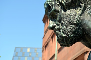 Sokrates vor der Freiburger Uni