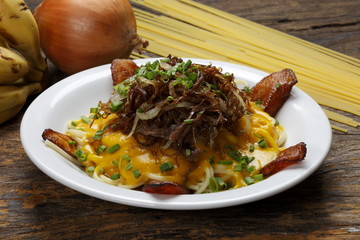 Noodles with cream and meat