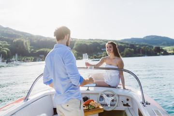 Obraz premium Couple having a glass of wine on a boat