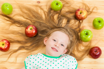 Fototapeta na wymiar the little girl among apples