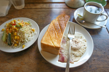 喫茶店のモーニング