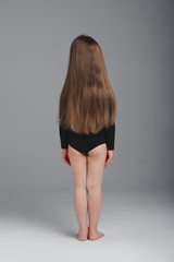 Obraz premium little girl studio portrait on grey background