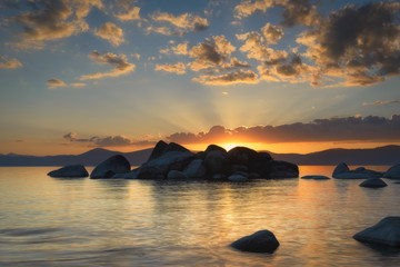 Fototapeta na wymiar Sunset at Bonsai Rock Lake Tahoe California