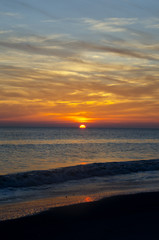 Fototapeta premium Sun Dips Below Horizon on the Beach