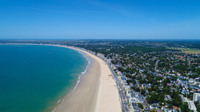 Vue a&eacute;rienne sur la plage de La Baule en Loire Atlantique, France