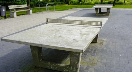 Tischtennisplatten in der Stadt