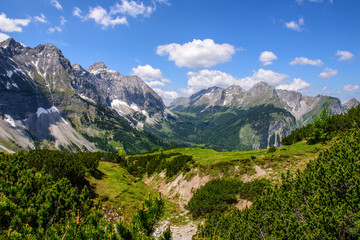 Fototapeta na wymiar Biketour in den Alpen