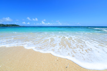 沖縄の美しい海とさわやかな空