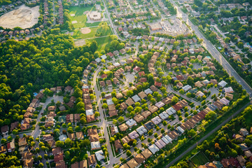 Vue aérienne de maisons en banlieue résidentielle, Toronto, Ontario, Canada.
