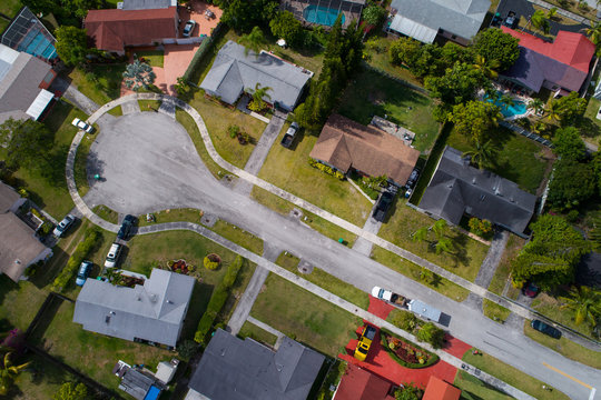 Aerial image of a cul-de-sac in a residential neighborhood