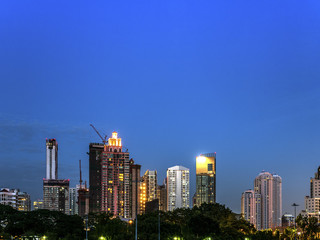 Fototapeta premium Twilight cityscape with clear sky