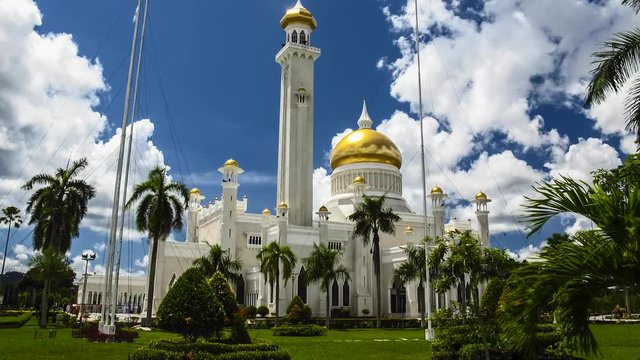 Time lapse Omar Ali Saifuddin Mosque