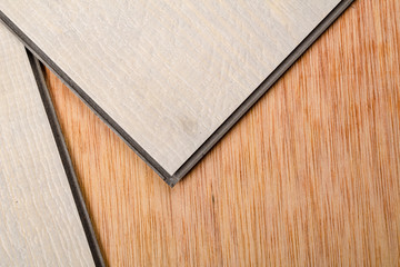 Floating vinyl flooring tiles