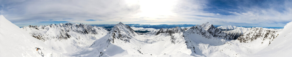 Fototapeta na wymiar Mountain panorama - The valleys are separated by mountains.