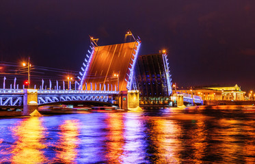 Naklejka na ściany i meble Palace bridge in Saint Petersburg