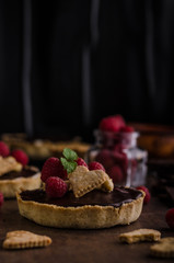 Chocolate tartalets with nuts