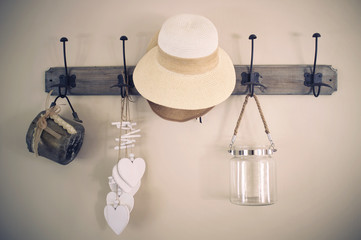 Shabby Coat Hangers (vintage)