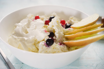 Cottge cheese with sour cream, fruits