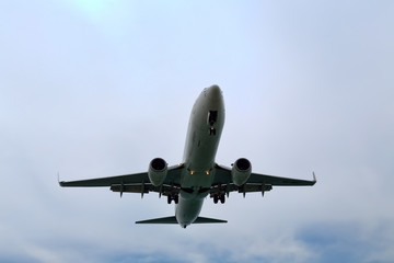 Fototapeta na wymiar Descending plane to land at the airport