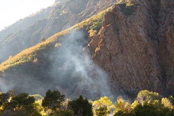 Naklejka premium Rocky Mountain Backlight Autumn Canyon Utah Smoke