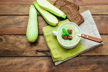 Zucchini cream soup with wholewheat croutons