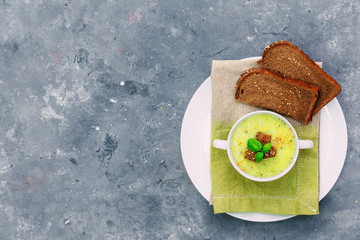 cream soup with zucchinis