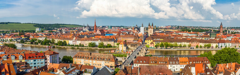 Fototapeta na wymiar Panorama über die Stadt Würzburg, Bayern, Deutschland 