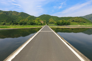 一本道/川にかかる一本橋/佐田沈下橋