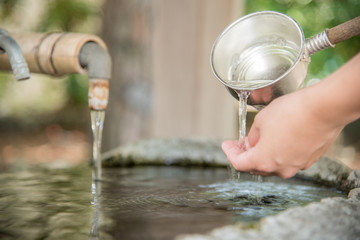 神社の水