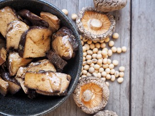 Tofu with shiitake mushroom